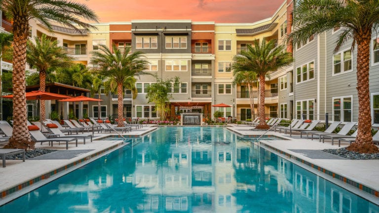 Grady Square Tampa Apartments | Luxury Apartments in Tampa | Grady Square central pool